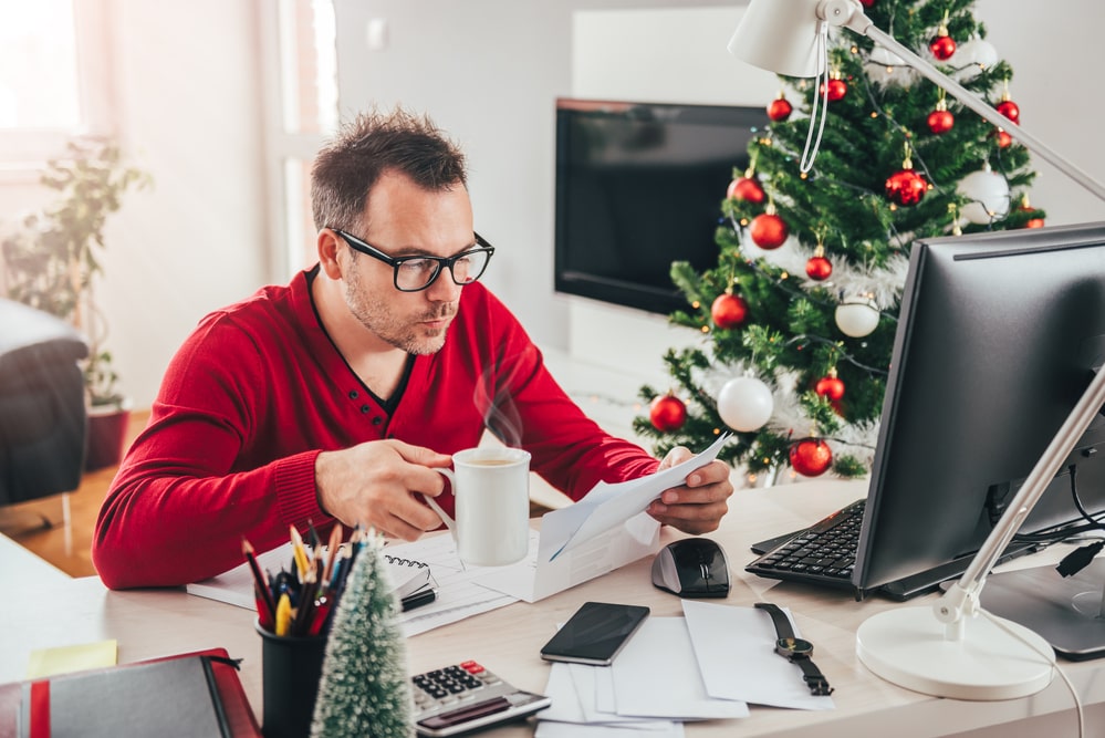 How To Keep Your Workaholic Self Happy During The Holidays